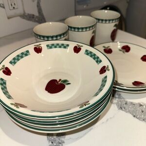 VINTAGE APPLE DINNERWARE